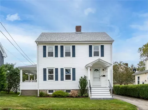 9 Sagamore St, Newport, RI 02840