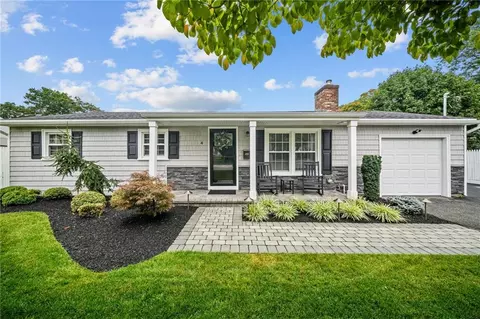 4 Claremont St, Lincoln, RI 02865