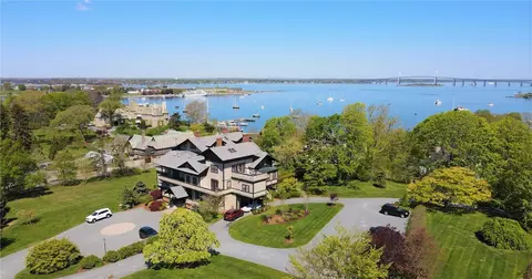 35 Chastellux Ave #B, Newport, RI 02840