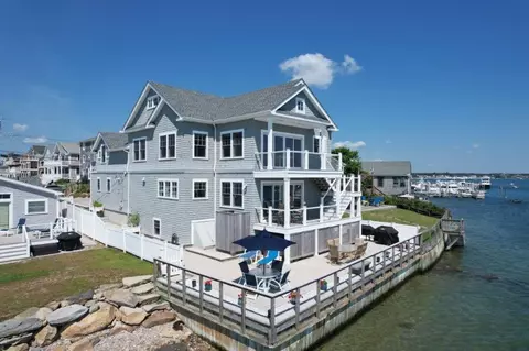15 Beach Row, Narragansett, RI 02879