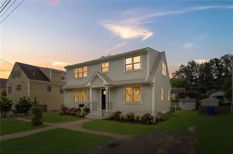 72 Eastnor Rd, Newport, RI 02840