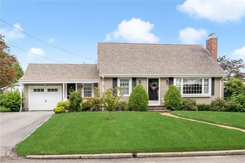 61 Coolspring Dr, Cranston, RI 02920