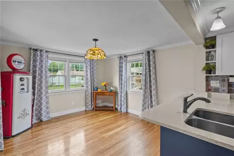 202 Maplecrest Dr, Pawtucket, RI 02861 photo 11