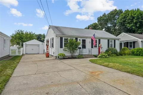 202 Maplecrest Dr, Pawtucket, RI 02861 photo 2