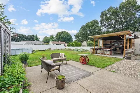 202 Maplecrest Dr, Pawtucket, RI 02861 photo 23