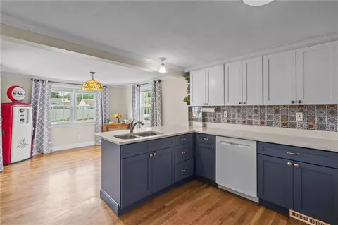 202 Maplecrest Dr, Pawtucket, RI 02861 photo 8