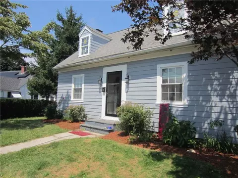 32 Hamilton Rd, Cranston, RI 02910