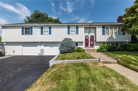 8 Carol Ann Dr, North Providence, RI 02911