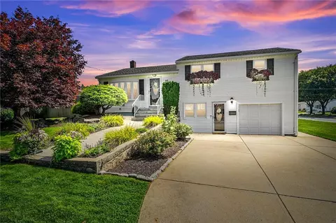 66 Stony Brook Dr, Cranston, RI 02920