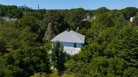 3 Narragansett Blvd, Portsmouth, RI 02871