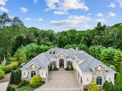 112 White Birch Cir, Hope, RI 02831