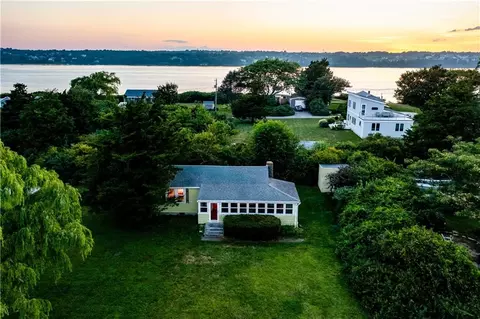 33 Three Rod Way, Tiverton, RI 02878
