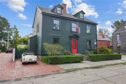 41 Washington St, Newport, RI 02840
