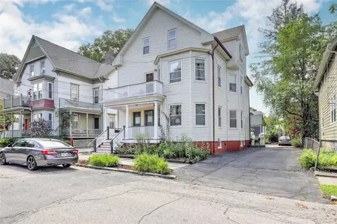 209 Pleasant St #3, Providence, RI 02906
