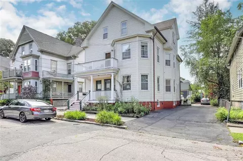 209 Pleasant St #3, Providence, RI 02906