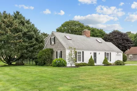 7 South Dr, Middletown, RI 02842