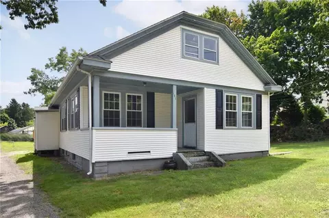 141 Simmonsville Ave, Johnston, RI 02919