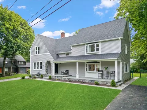 2 Prospect St, Barrington, RI 02806