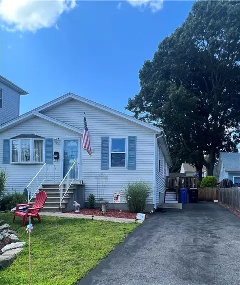 34 Cumberland St, Cumberland, RI 02864