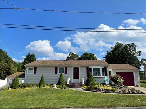 17 Long Pond Rd, Coventry, RI 02816