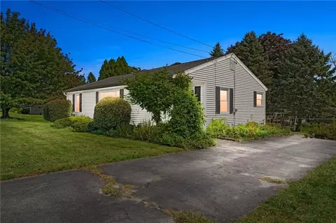 20 Correia Dr, Portsmouth, RI 02871
