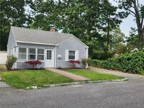 93 Pine Crest Dr, East Providence, RI 02915