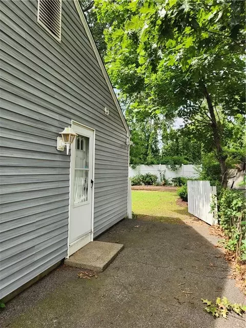93 Pine Crest Dr, East Providence, RI 02915 photo 4
