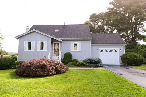 8 Pinecrest Dr, Johnston, RI 02919