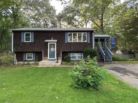 21 Hemlock Dr, Exeter, RI 02822