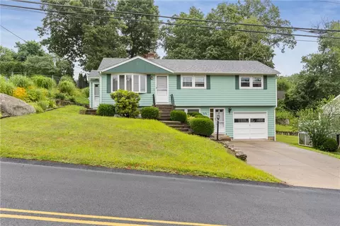 33 Grandview Dr, West Warwick, RI 02893
