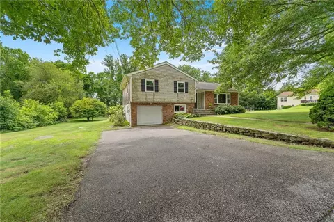 31 Samuel Rodman St, South Kingstown, RI 02879