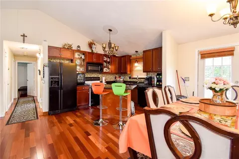 340 Asylum Rd, Warwick, RI 02886 photo 8