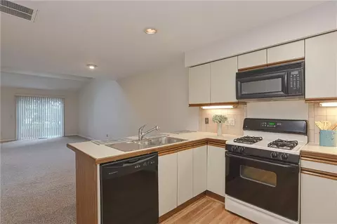852 Halifax Dr, Warwick, RI 02886 photo 8
