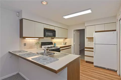 852 Halifax Dr, Warwick, RI 02886 photo 9
