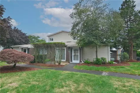 852 Halifax Dr, Warwick, RI 02886