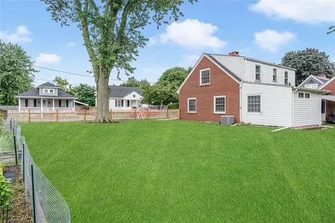 17 Daboll Ct, Warwick, RI 02889 photo 2