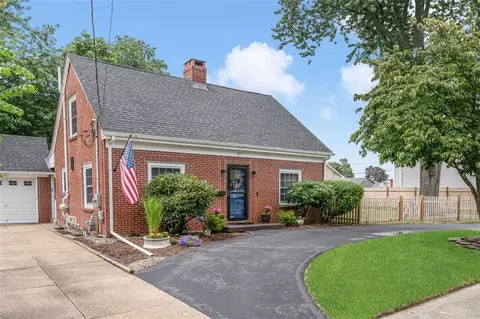 17 Daboll Ct, Warwick, RI 02889