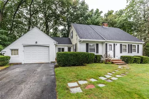 3 Oakhurst Dr, Smithfield, RI 02828