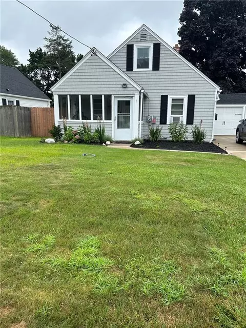 9 Arland Dr, Pawtucket, RI 02861