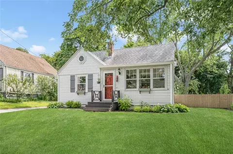 74 Winslow Ave, Warwick, RI 02886