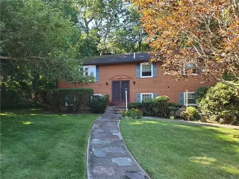 6 Fawn Ln, West Warwick, RI 02893