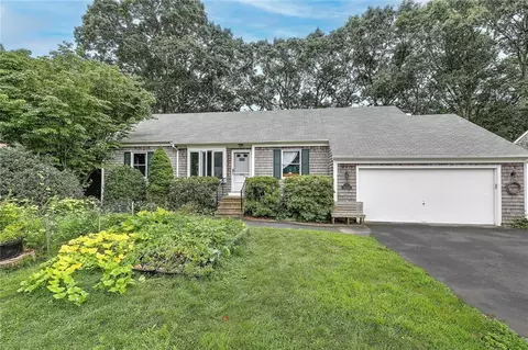 4 Pine Ave, Barrington, RI 02806