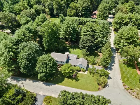 21 Woodcrest Dr, Cumberland, RI 02864