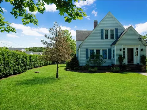 144 Beach St, Westerly, RI 02891