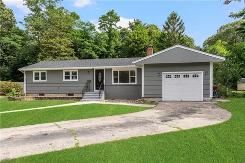 237 Shamrock Dr, Warwick, RI 02886