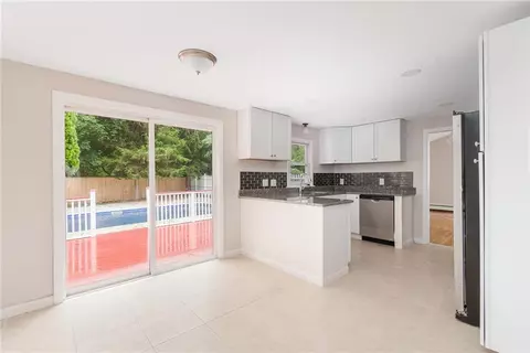 237 Shamrock Dr, Warwick, RI 02886 photo 4
