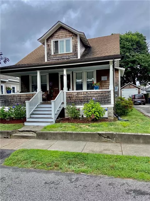 21 Harvey Ave, Riverside, RI 02915