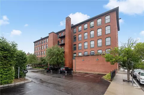 28 Bayley St #402, Pawtucket, RI 02860