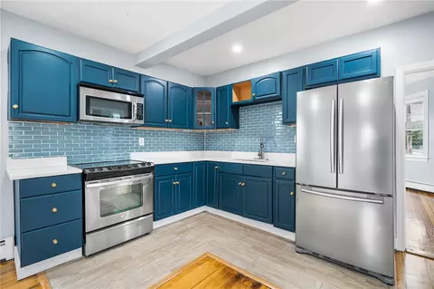 66 Farmington Ave, Providence, RI 02909