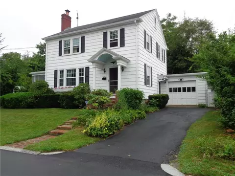 70 Fairview Ave, East Providence, RI 02914